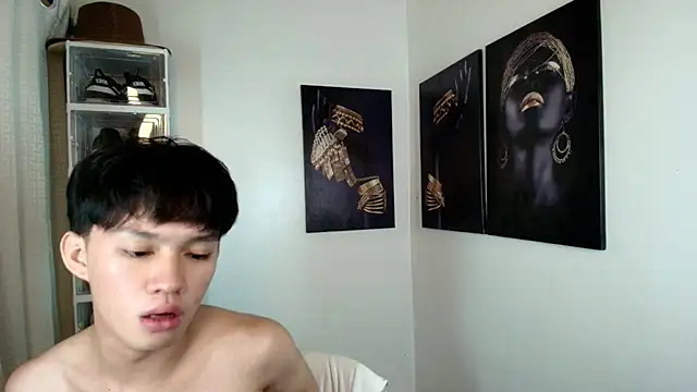 Snapshot of urasiantwinkbigcock chatting on September 27, 7:28 am urasiantwinkbigcock online show from September 27, 7:28 am