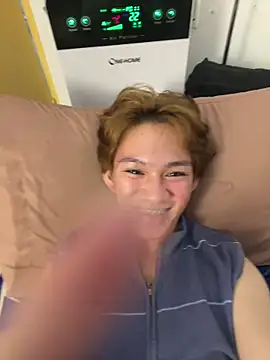 Snapshot of urasiantwinkbigcock chatting on November 13, 6:12 pm urasiantwinkbigcock online show from November 13, 6:12 pm