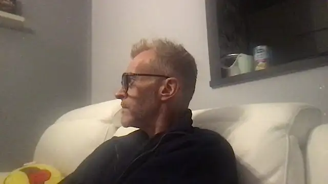 Axl hot online show from September 27, 7:45 pm