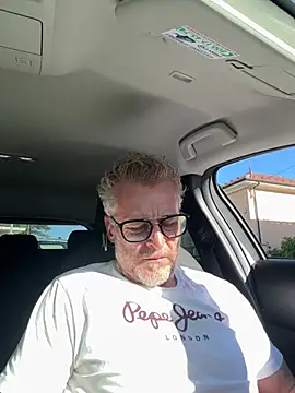 Axl hot online show from April 23, 3:36 pm