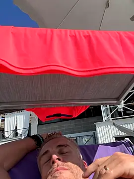 Axl hot online show from September 19, 12:16 pm