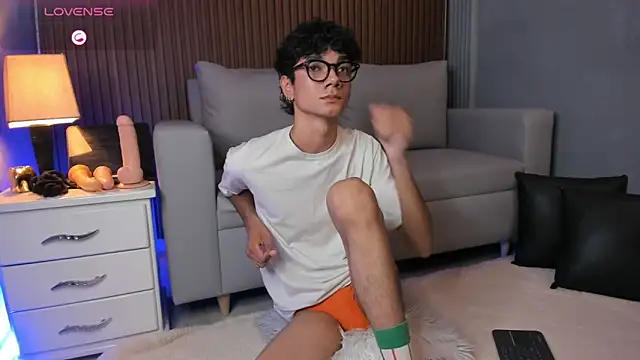 Phillicious   online show from May 13, 9:56 pm