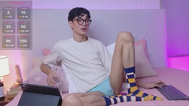 Phillicious   online show from July 6, 8:54 pm