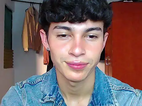 Snapshot of john_vichenso chatting on September 19, 10:20 pm john vichenso online show from September 19, 10:20 pm