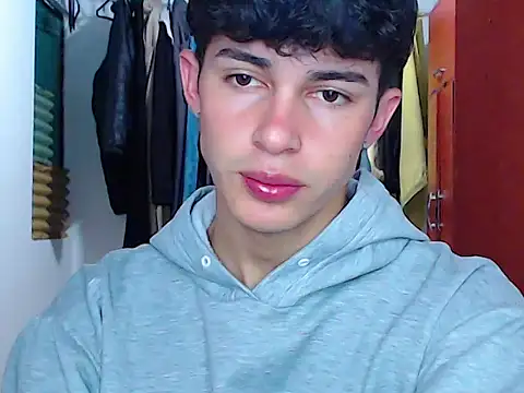 Snapshot of john_vichenso chatting on September 10, 10:08 pm john vichenso online show from September 10, 10:08 pm