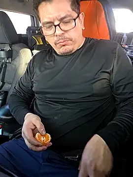 lucho8690 online show from October 24, 9:05 pm