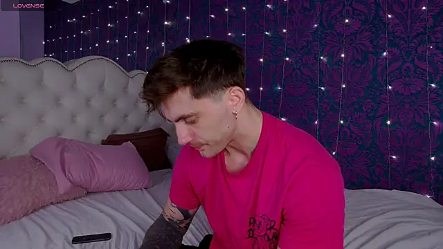 Oscar Miller  online show from November 21, 9:03 pm