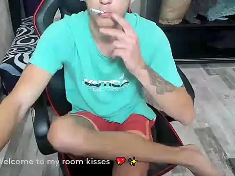 HugeDickFuck online show from October 28, 9:17 pm