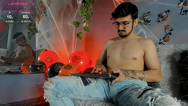 AaronFuentes7 online show from October 11, 8:13 pm