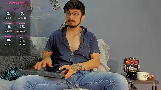 AaronFuentes7 online show from October 14, 6:59 pm