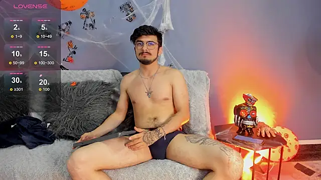 AaronFuentes7 online show from October 12, 8:14 pm