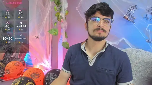 AaronFuentes7 online show from October 17, 6:45 pm