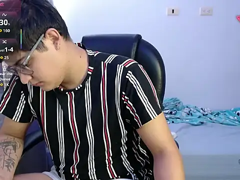 yesitwink  online show from June 10, 3:34 pm