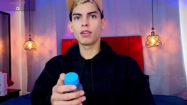 Room 69x online show from March 6, 1:41 pm