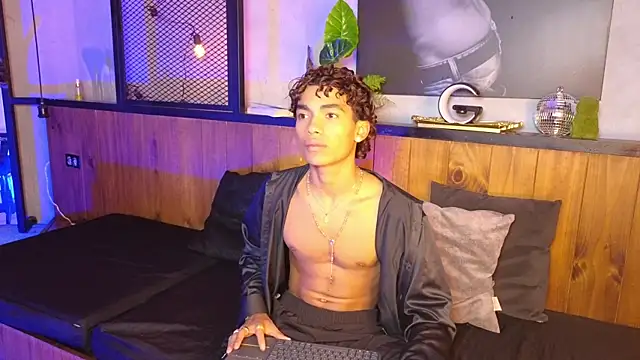 AlanCutee online show from April 18, 8:42 pm