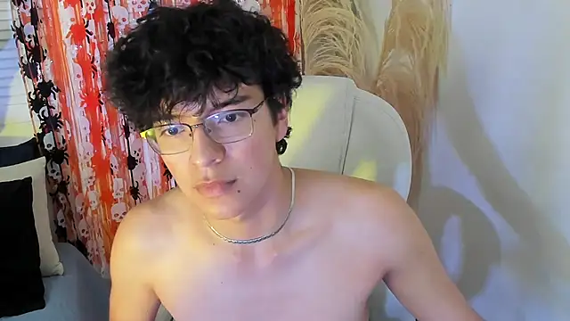 Snapshot of miilo_wolf chatting on October 8, 1:04 pm miilo wolf online show from October 8, 1:04 pm