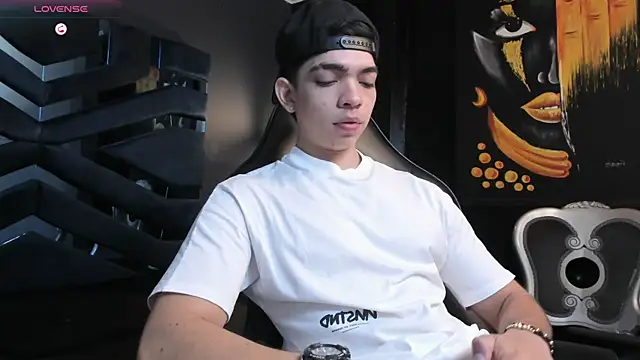 Snapshot of Eryonbradley chatting on October 16, 11:29 am Eryonbradley online show from October 16, 11:29 am