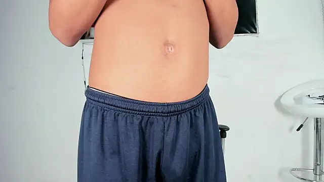 Snapshot of tyler_twink_boy chatting on October 4, 2:11 pm tyler twink boy online show from October 4, 2:11 pm