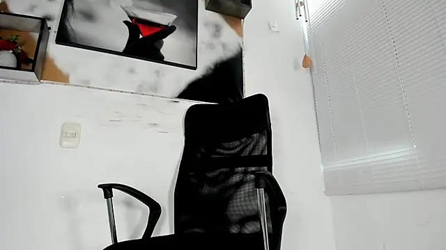 Snapshot of tyler_twink_boy chatting on October 6, 1:16 pm tyler twink boy online show from October 6, 1:16 pm