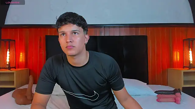 Leo Savage  online show from April 21, 3:45 am