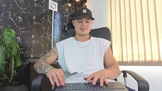 Alexander ferre online show from April 21, 4:24 pm