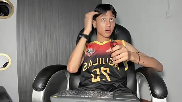 Snapshot of Daddy_Darcks chatting on September 19, 9:14 pm Daddy Darcks online show from September 19, 9:14 pm