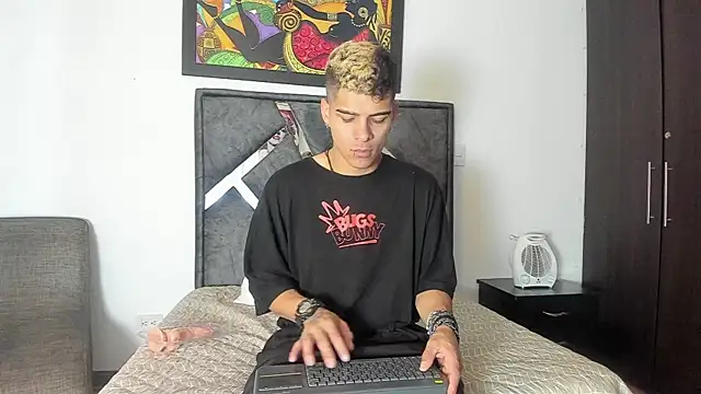 Snapshot of wyatt_3 chatting on October 13, 12:11 pm wyatt 3 online show from October 13, 12:11 pm