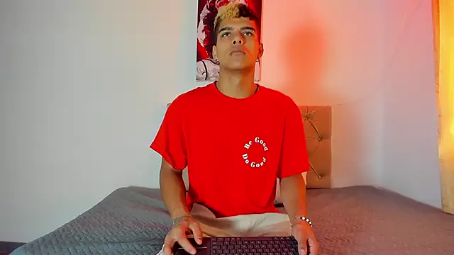 Snapshot of wyatt_3 chatting on September 27, 12:58 pm wyatt 3 online show from September 27, 12:58 pm