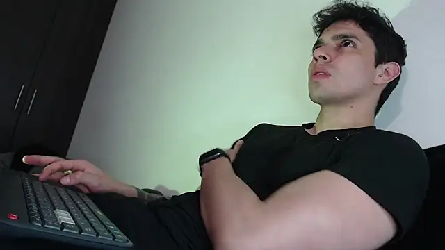 yourfavoriteboy   online show from December 5, 12:29 am