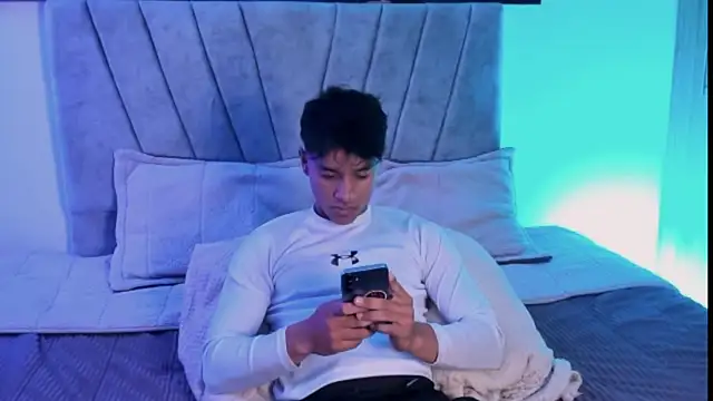 Snapshot of ZYZZ1312 chatting on October 17, 5:50 pm ZYZZ1312 online show from October 17, 5:50 pm