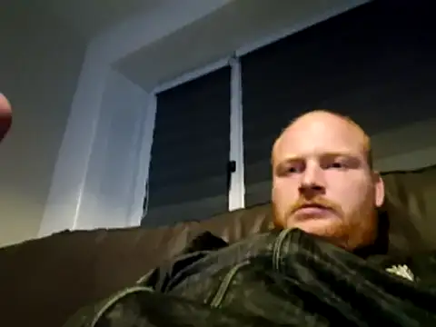 Snapshot of svenni2525 chatting on October 17, 12:14 am svenni2525 online show from October 17, 12:14 am