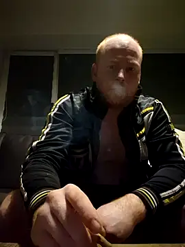 Snapshot of svenni2525 chatting on October 13, 7:31 pm svenni2525 online show from October 13, 7:31 pm