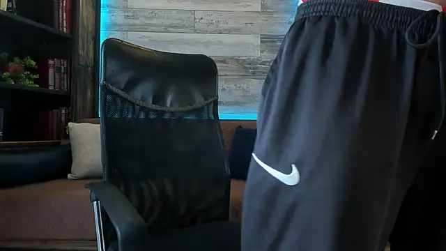 Donovan Desmond online show from September 24, 8:51 pm