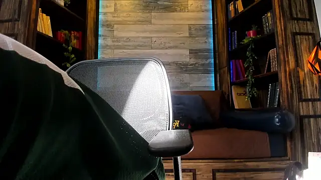 Donovan Desmond online show from April 24, 8:33 pm