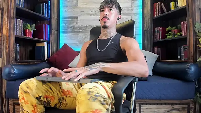 Donovan Desmond online show from October 5, 7:40 pm