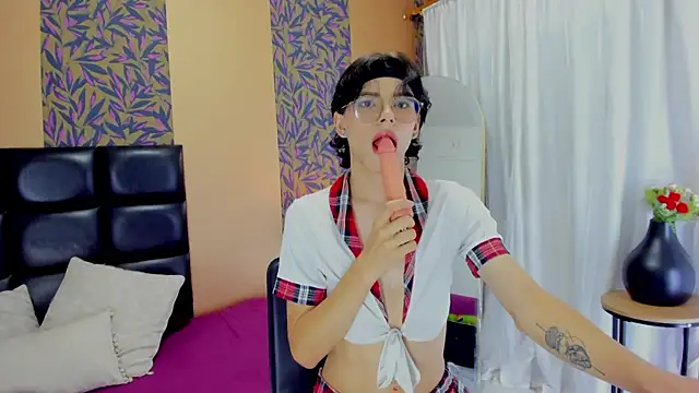 Snapshot of mysterius_boy chatting on October 7, 4:38 am mysterius boy online show from October 7, 4:38 am