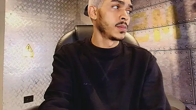 Snapshot of MarcusRain_ chatting on September 26, 3:59 am MarcusRain online show from September 26, 3:59 am
