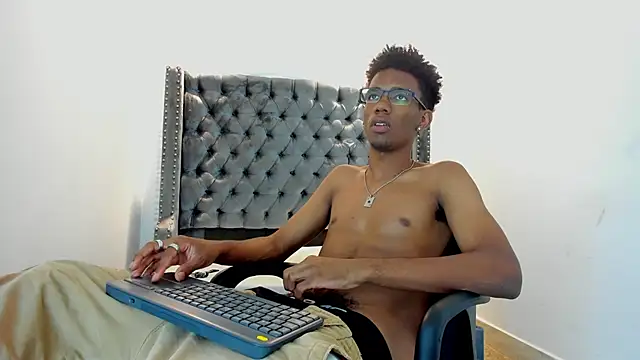 Snapshot of nero_reyd chatting on October 15, 7:32 pm nero reyd online show from October 15, 7:32 pm