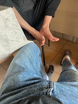 maialexte online show from April 19, 3:22 pm