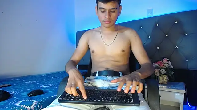 Charlie Cock  online show from November 7, 6:28 am