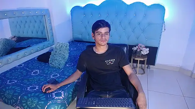 Snapshot of Charlie_Cock_ chatting on September 26, 4:21 am Charlie Cock online show from September 26, 4:21 am