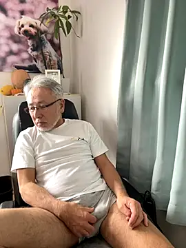 gholly2007 online show from November 13, 2:27 am