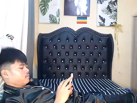 hot emman online show from March 27, 10:33 pm