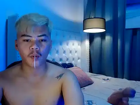 hot emman online show from April 18, 3:02 pm