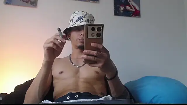 Snapshot of Daniel_laverde chatting on October 17, 6:23 pm Daniel laverde online show from October 17, 6:23 pm