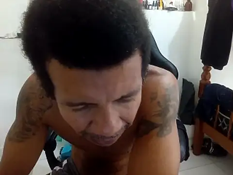 Snapshot of moreno25centimetro chatting on October 18, 1:49 pm moreno25centimetro online show from October 18, 1:49 pm