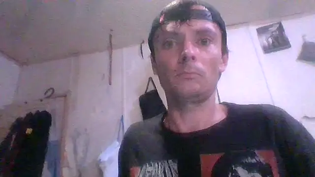Snapshot of RichardW chatting on September 13, 2:34 am RichardW online show from September 13, 2:34 am