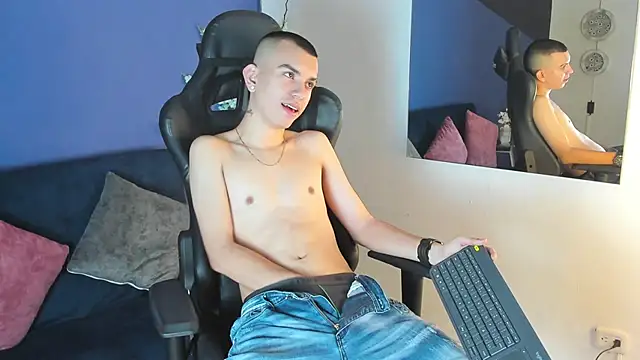 RowanCley online show from November 10, 12:21 pm