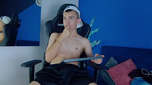 RowanCley online show from November 21, 3:55 pm