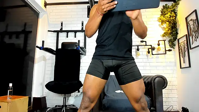 ItaloMoore online show from April 9, 1:39 pm